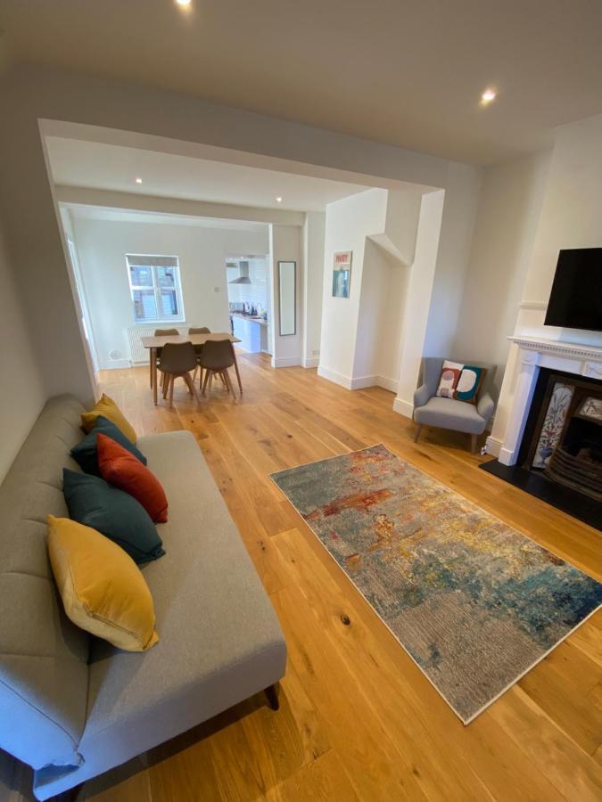 Stylish 2 Bedroom Cottage, Close To Town Centre 沃辛 外观 照片